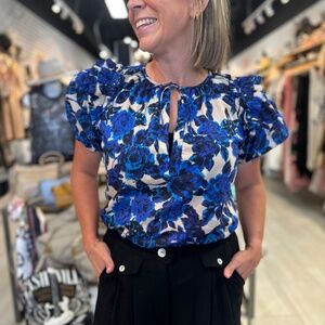 Olivaceous - Short Poof Sleeve Floral Top Sz S, M, Blue Tan Girly Offi…